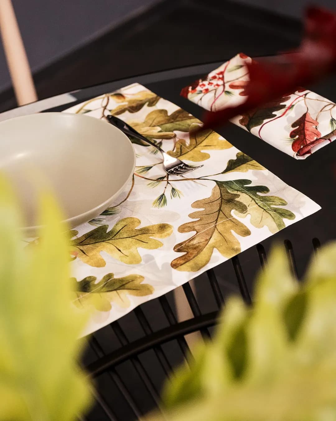 Placemats with autumn leaf print on a dark table